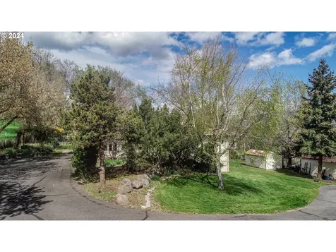 2214 W 10th Street The Dalles OR 97058