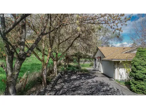 2214 W 10th Street The Dalles OR 97058