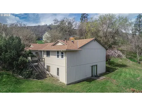 2214 W 10th Street The Dalles OR 97058