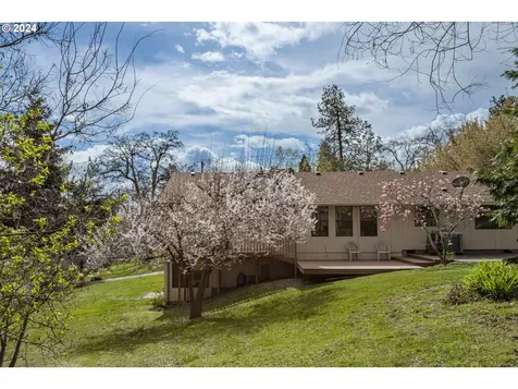 2214 W 10th Street The Dalles OR 97058