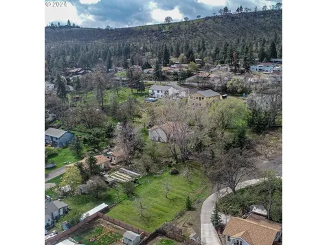 2214 W 10th Street The Dalles OR 97058
