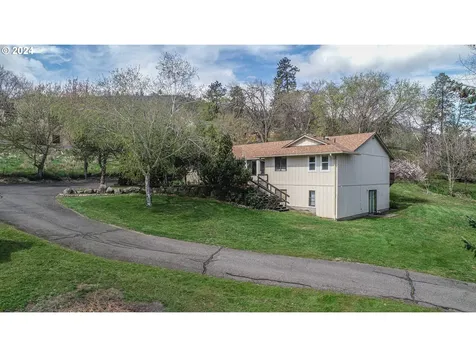 2214 W 10th Street The Dalles OR 97058