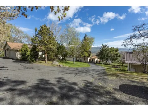 2214 W 10th Street The Dalles OR 97058