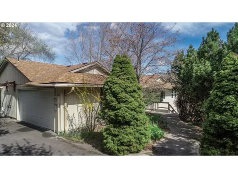 2214 W 10th Street The Dalles OR 97058