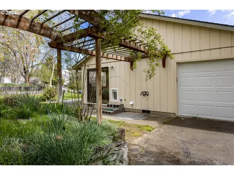 2214 W 10th Street The Dalles OR 97058