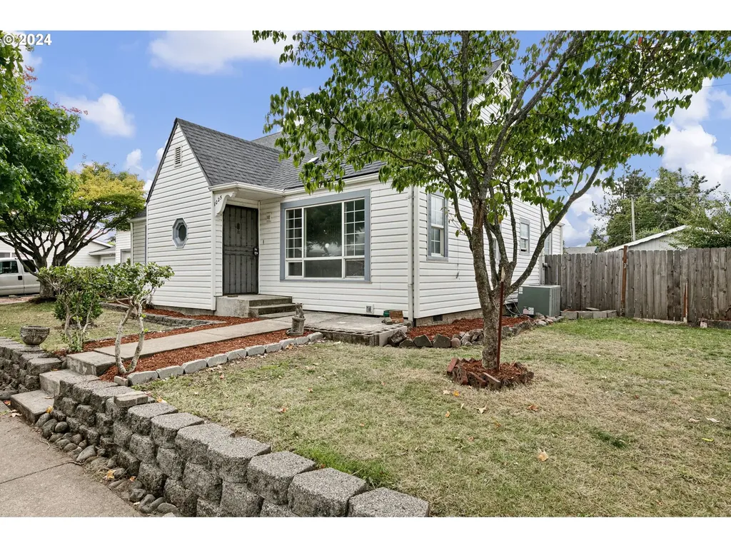 1025 T Street Springfield OR 97477