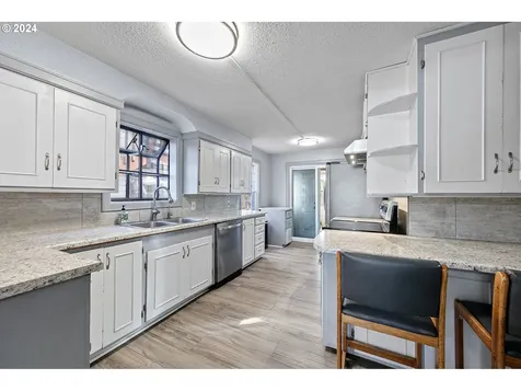 1025 T Street Springfield OR 97477