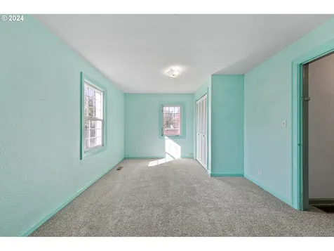 1025 T Street Springfield OR 97477