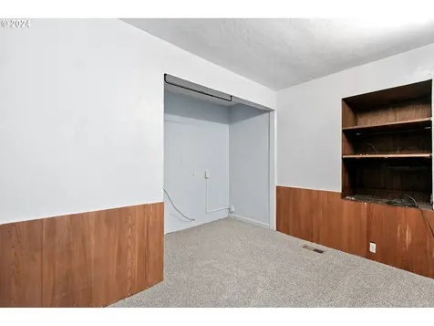 1025 T Street Springfield OR 97477