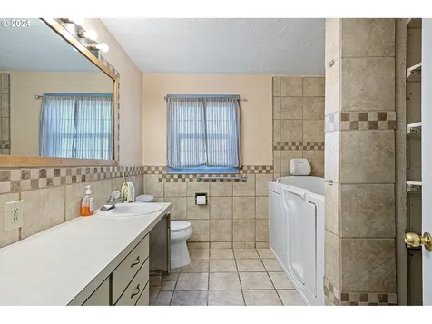 1025 T Street Springfield OR 97477