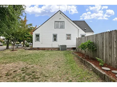 1025 T Street Springfield OR 97477