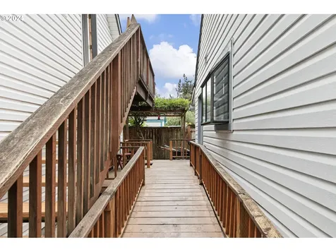 1025 T Street Springfield OR 97477