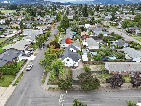 1025 T Street Springfield OR 97477