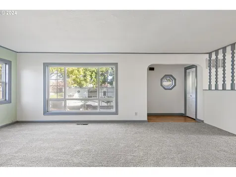 1025 T Street Springfield OR 97477