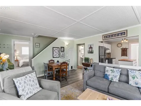 1660 36th Street Florence OR 97439