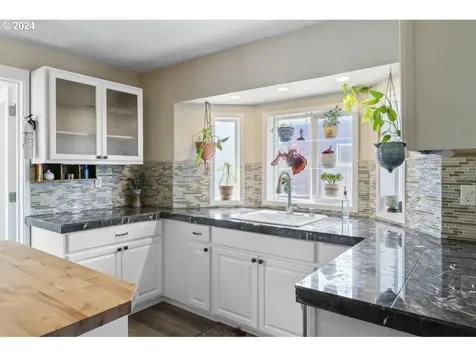 1660 36th Street Florence OR 97439