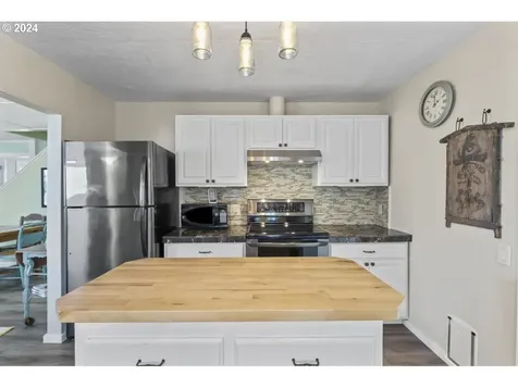 1660 36th Street Florence OR 97439