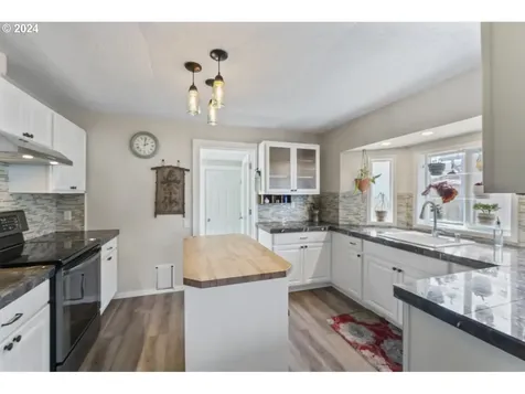 1660 36th Street Florence OR 97439
