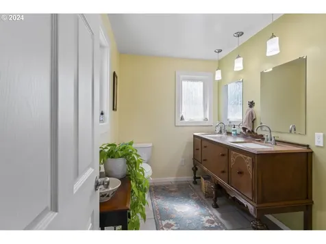 1660 36th Street Florence OR 97439