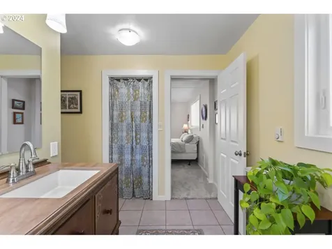 1660 36th Street Florence OR 97439