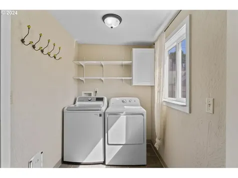 1660 36th Street Florence OR 97439