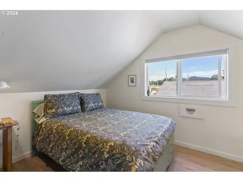 1660 36th Street Florence OR 97439