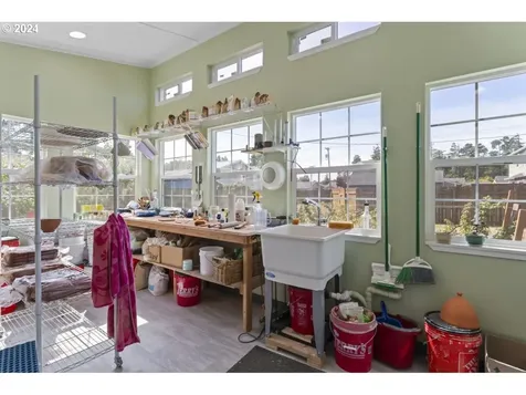 1660 36th Street Florence OR 97439