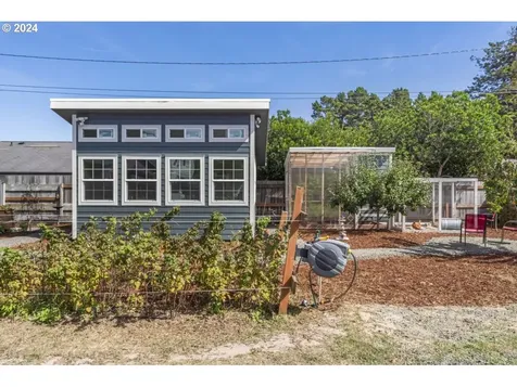 1660 36th Street Florence OR 97439