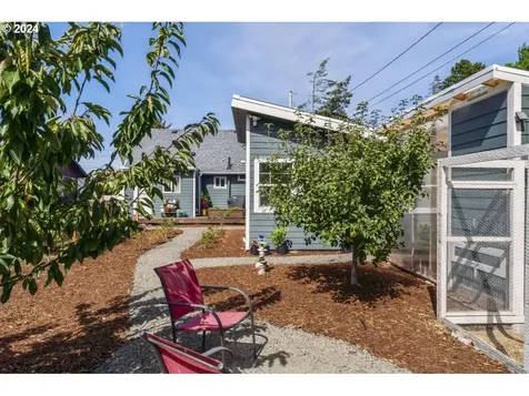 1660 36th Street Florence OR 97439