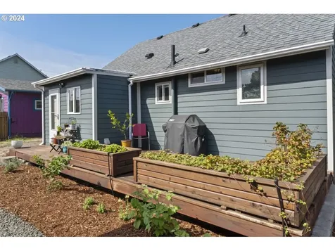 1660 36th Street Florence OR 97439