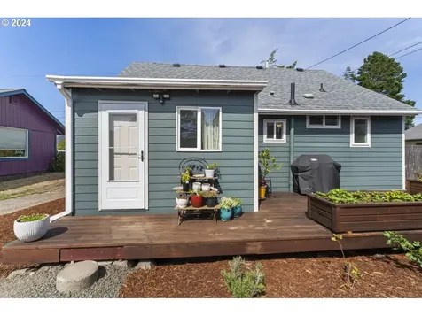 1660 36th Street Florence OR 97439