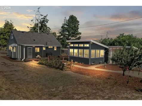 1660 36th Street Florence OR 97439
