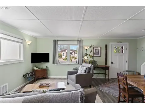 1660 36th Street Florence OR 97439