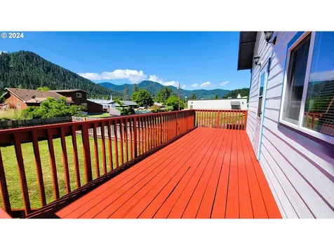 47638 Highway 58 Oakridge OR 97463