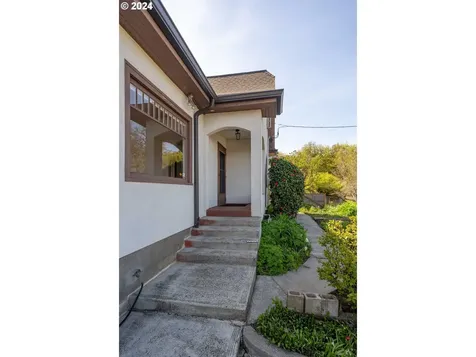 2808 Nw Raleigh Street Portland OR 97210