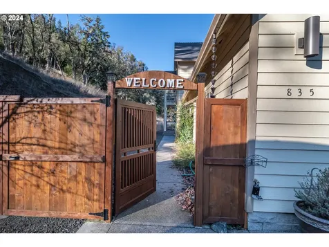 835 Jewel Drive Roseburg OR 97471