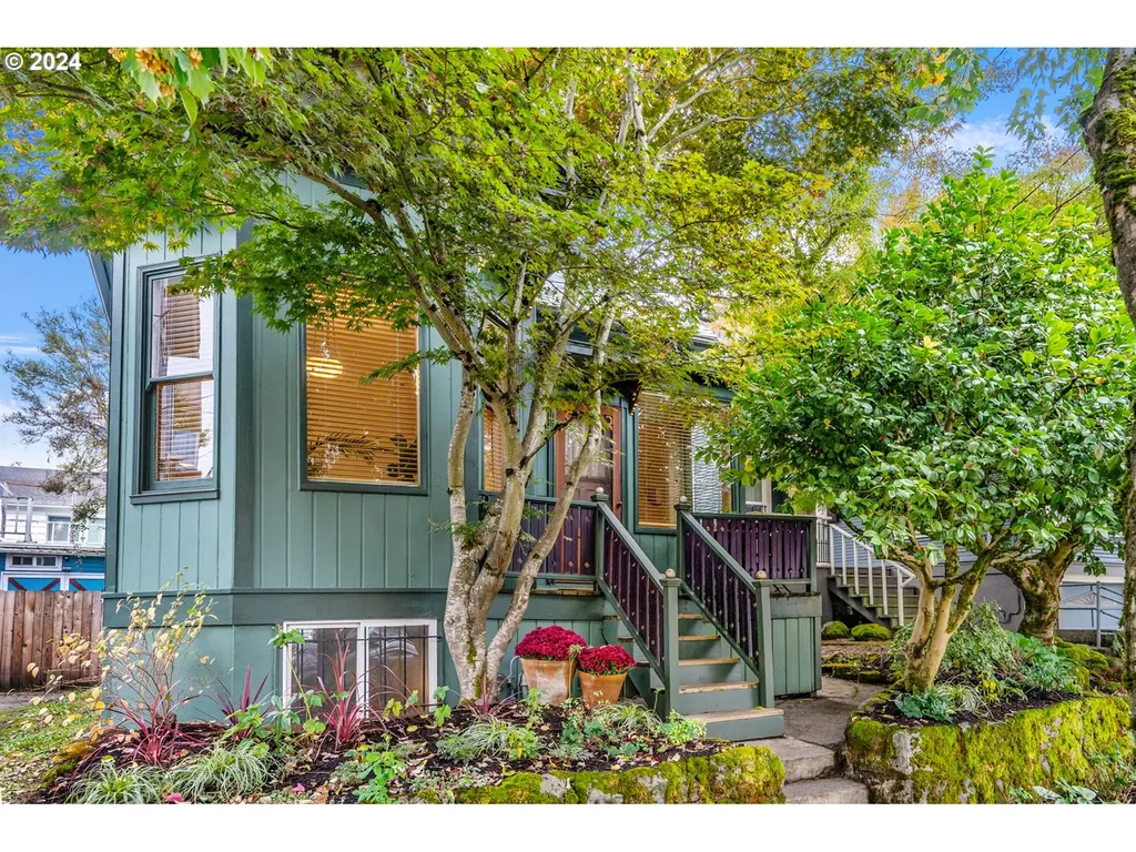 2042 SE Ankeny Street Portland OR 97214