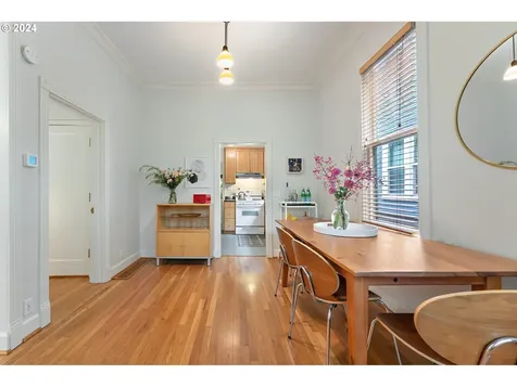 2042 SE Ankeny Street Portland OR 97214