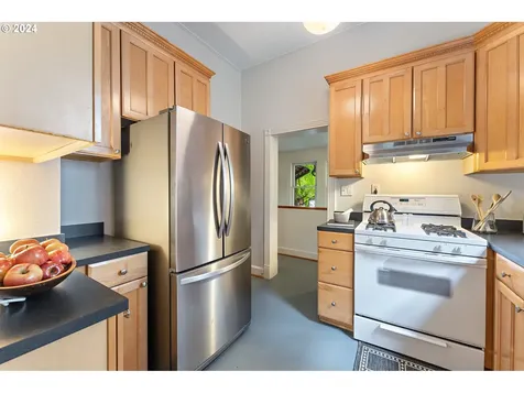 2042 SE Ankeny Street Portland OR 97214