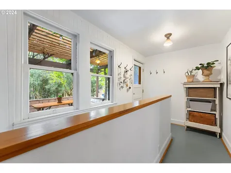2042 SE Ankeny Street Portland OR 97214