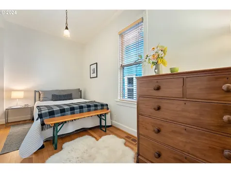 2042 SE Ankeny Street Portland OR 97214