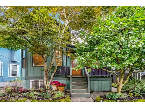 2042 SE Ankeny Street Portland OR 97214