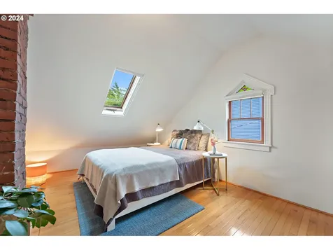 2042 SE Ankeny Street Portland OR 97214