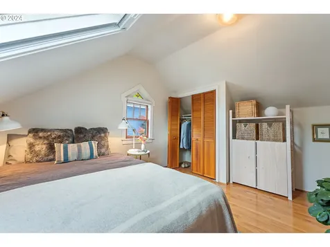 2042 SE Ankeny Street Portland OR 97214