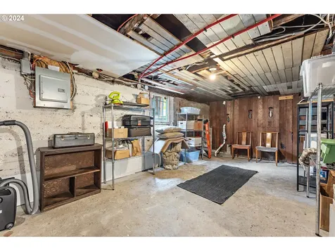 2042 SE Ankeny Street Portland OR 97214