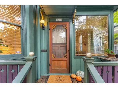 2042 SE Ankeny Street Portland OR 97214