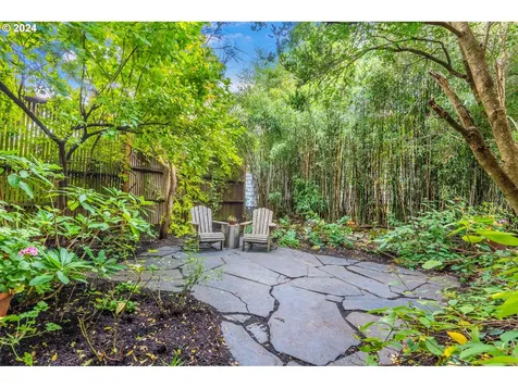 2042 SE Ankeny Street Portland OR 97214