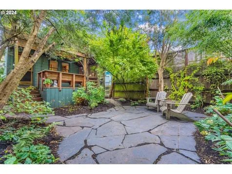 2042 SE Ankeny Street Portland OR 97214