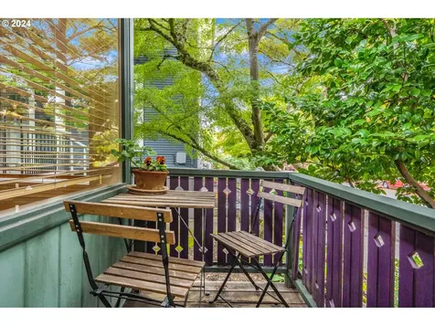 2042 SE Ankeny Street Portland OR 97214