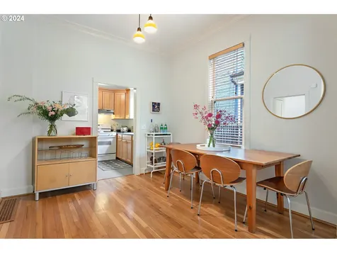 2042 SE Ankeny Street Portland OR 97214